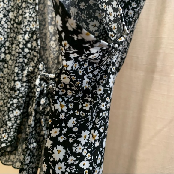 Black with White Ditsy Floral Print Tie-Front Cropped Blouse - Picture 9 of 14